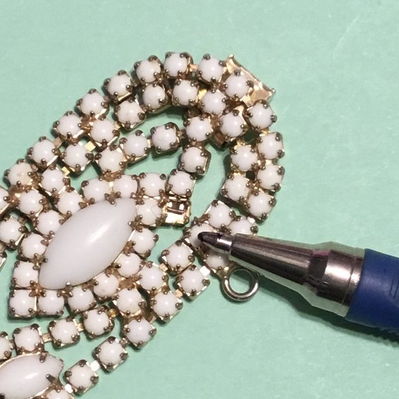 Antique Hattie Carnegie white milk glass beaded bracelet w/ safety chain - Picture 14 of 16